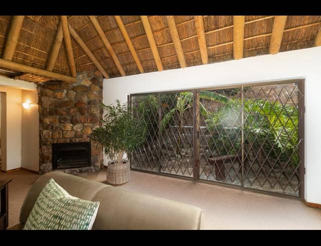 5 BEDROOM HOUSE FOR SALE IN VREDEKLOOF